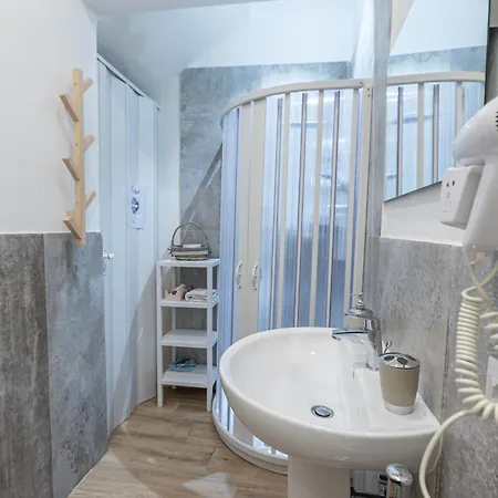Al Castello-independent House Holiday home *