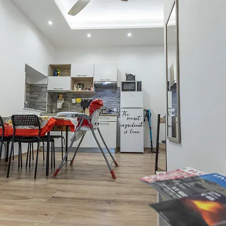 Al Castello-independent House Holiday home