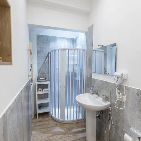 Al Castello-independent House Holiday home *
